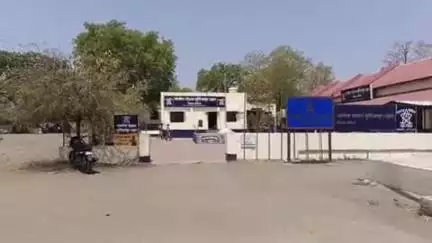 मुर्तीजापूर: शहर पोलीस स्टेशन अंतर्गत २५ वर्षीय तरुणीचा स्टेशन विभागातील आधार चॅरिटेबल हॉस्पिटल येथे विनयभंग,आरोपीविरुद्ध गुन्हा दाखल