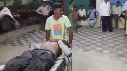 ગોધરા: ડુમેલાવ ગામે સર્જાયેલ અકસ્માતમાં ઈજાગ્રસ્ત બાઈક ચાલક ને વધુ સારવાર અર્થે વડોદરા ખસેડવામાં આવ્યા