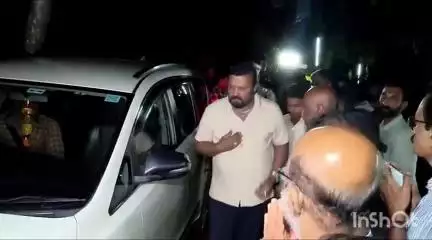 കോഴഞ്ചേരി: അഹമ്മദാബാദിലുണ്ടായ വിമാന അപകടത്തിൽ മരിച്ച പുല്ലാട് സ്വദേശിനിയുടെ വീട്ടിൽ കേന്ദ്രമന്ത്രി സുരേഷ് ഗോപി എത്തി