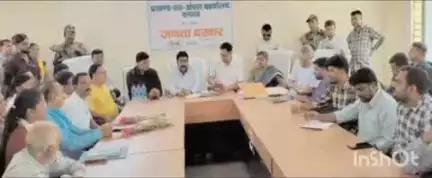 चांदवा: प्रखंड कार्यालय में जनता दरबार का आयोजन, पूर्व निर्धारित कार्यक्रम के तहत विधायक भी शामिल हुए