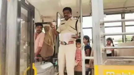 నారాయణ్​ఖేడ్: స్కూల్ బస్సులకు ఫిట్‌నెస్‌ పరీక్షలు చేయించుకోవాలి: జహీరాబాద్ ఎంవీఐ వెంకటయ్య