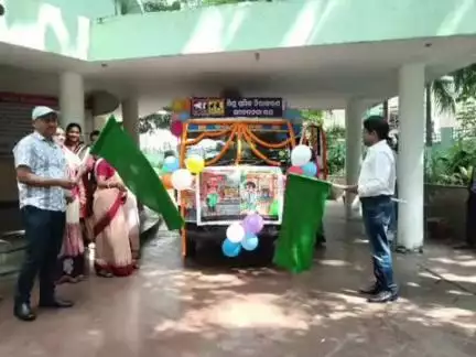 ସୁନ୍ଦରଗଡ ସହର: ରାଉରକେଲା ଶ୍ରମ କାର୍ଯ୍ୟାଳୟରୁ ଗଡିଲା ଶିଶୁ ଶ୍ରମିକ ନିରାକରଣ ସଚେତନତା ରଥ