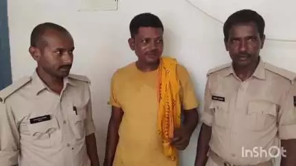मधेपुरा: नगर परिषद क्षेत्र के भीरखी मोहल्ला से 2 लीटर देसी शराब के साथ एक व्यक्ति गिरफ्तार