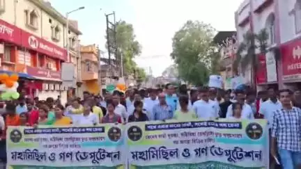 সাঁইথিয়া: সাঁইথিয়ায় রেলযাত্রী সুরক্ষা ও ব্রিজ সম্প্রসারণের দাবিতে বীরভূমে মহামিছিল 'পথপ্রদর্শক'-এর