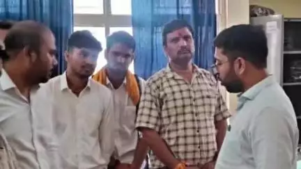 दतिया नगर: प्रभारी कलेक्टर अक्षय कुमार तेम्रवाल ने दतिया तहसील कार्यालय का किया औचक निरीक्षण किया, दिए आवश्यक निर्देश