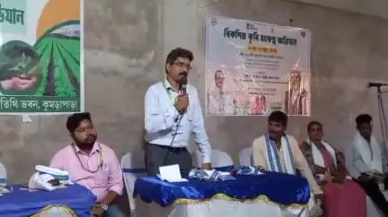 মথুরাপুর ২: কুমড়োপাড়া এলাকায় জনকল্যাণ মাল্টিপারপাস কো অপারেটিভ সোসাইটির পক্ষ থেকে কৃষকদের নিয়ে প্রশিক্ষণ শিবিরের আয়োজন