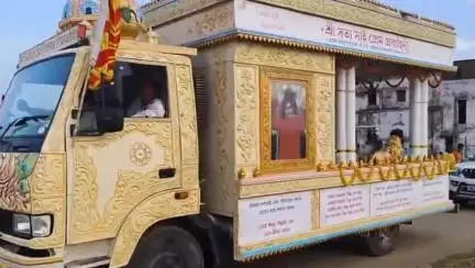 ময়ূরেশ্বর ২: সাঁইথিয়ার তালতলা মোড় থেকে কুণ্ডলা পর্যন্ত হল সত্য সাঁইবাবার রথ নিয়ে করা হল শোভাযাত্রা