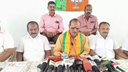 தேனி: BJP ஆட்சியில் 11 ஆண்டு கால சாதனை குறித்து, BJP மாவட்ட அலுவலகத்தில் மதுரை மண்டல பொறுப்பாளர் செய்தியாளர் சந்திப்பு