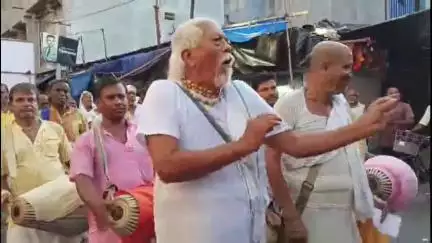 নবদ্বীপ: ভারতীয় সেনাবাহিনীকে প্রণাম ও কৃতজ্ঞতা জানাতে বড়ালঘাট থেকে বিষ্ণুপ্রিয়া স্টেশন পর্যন্ত বর্ণাঢ্য পদযাত্রা তৃণমূলের