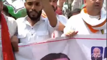 मुशहरी: रोजगार की मांग को लेकर कांग्रेस ने नियोजन कार्यालय का किया घेराव