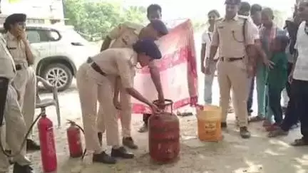 सुपौल: अग्निशमन विभाग ने स्टेडियम परिसर में अग्नि सुरक्षा जागरूकता कार्यक्रम आयोजित किया