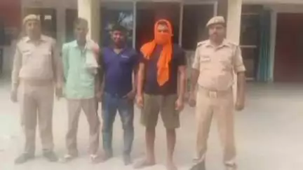बांसगांव: मडवरिया कुंआ चौकी के पास सीमेंट के गोदाम में छापा, नकली सीमेंट पैक कर बेच रहे 3 लोगों को पकड़ा गया