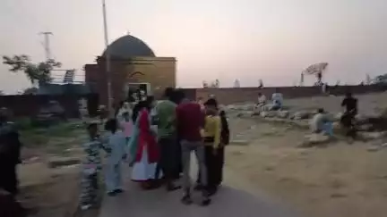 बिहार शरीफ।बड़ी पहाड़ी पर इब्राहिम मल्लिक बाया मकबरा एवं मजार शरीफ में उर्स लगा लाखों की संख्या में श्रद्धालु पहुंचे।