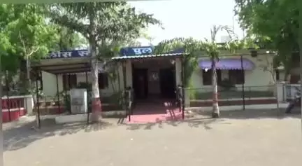 देवळी: सोनोरा ढोक शिवारात रोटावेटरच्या वादातून मोटरसायकलचे नुकसान, जीवे मारण्याची धमकी; पुलगाव पोलीस स्टेशनला गुन्हा दाखल