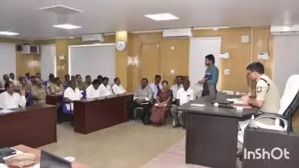 அரியலூர்: SP அலுவலகத்தில் மாதாந்திர குற்ற கலந்தாய்வு கூட்டம் SP தீபக் சிவாச் பங்கேற்பு