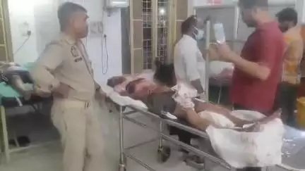 ललितपुर: ग्राम बरौदा विजलौन में जमीनी विवाद के चलते कार सवार आधा दर्जन युवकों ने युवक से की जमकर मारपीट