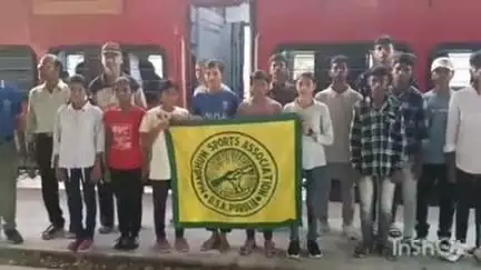 পুরুলিয়া ২: ৭৩ তম রাজ্য এ্যাথলেটিক্স চ্যাম্পিয়নশিপ ২০২৫ অংশ নিতে পুরুলিয়া দল রওনা দিল কলকাতায় পুরুলিয়া স্টেশন থেকে