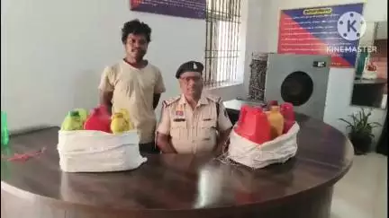 रायगढ़: कोतवाली पुलिस ने पचधारी पावर हाउस के पास 30 लीटर महुआ शराब के साथ एक व्यक्ति को पकड़ा