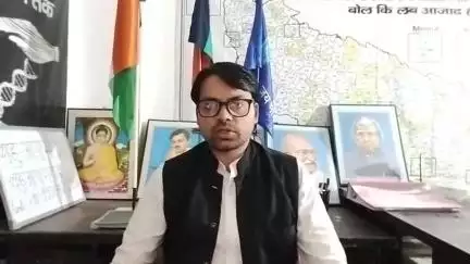 #दलितो_से_अपील_मनुवादियो के साथ मिलकर ब्राह्मण न बने कंधा आपका बंदूक उनकी खाली सीट भराने की मांग करे