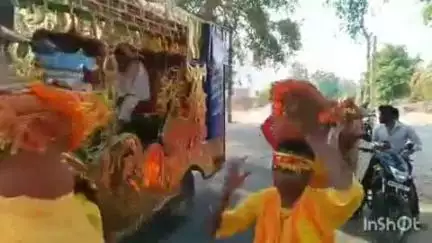 अरवल: लोदीपुर में 9 दिवसीय रुद्र महायज्ञ के लिए अरवल जनकपुर सोन नदी घाट से कलश यात्रा कर जल भरा गया