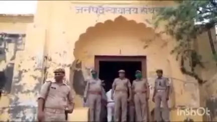 सादाबाद: माननीय न्यायालय ने थाना सादाबाद के धोखाधड़ी के अभियोग के 2 अभियुक्तों को 6-6 वर्ष का कारावास व अर्थदंड की सुनाई सजा