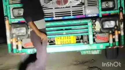 कपासन: गत रात्रि रंडियारडी़ नाड़ी के पास कंटेनर में उलझीं विद्युत केबल से पोल टूटा, बड़ा हादसा होते टला