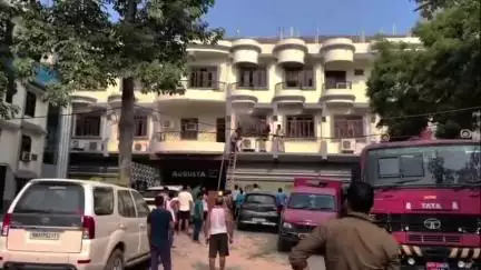 सिवान: बबूनिया रोड स्थित प्रकाश होटल के पीछे बजाज एलियांज के कार्यालय में लगी आग
