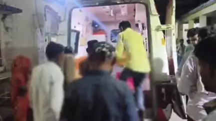 बीना: ग्राम गडौली में बस ओवरहीट होने से ड्राइवर झुलसा, गंभीर हालत में सागर ज़िला अस्पताल भेजा गया