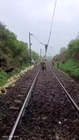 नाशिक: अस्वली ते लहवीत दरम्यान ओवर हेड वायर तुटल्याने मध्य रेल्वेच्या अप मार्गाची वाहतूक विस्कळीत
