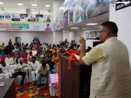 रुद्रपुर: नगर निगम सभागार में जिले के प्रभारी मंत्री गणेश जोशी ने G20 के दौरान उजाड़े गए दुकानदारों को सौंपी दुकानों की चाबी