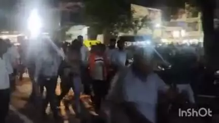 सीहोर नगर: महिलाओं पर टिप्पणी करने वाले युवक को भीड़ ने सीहोर में जुलूस निकालकर पुलिस को सौंपा, टीआई बोले होगी कार्रवाई