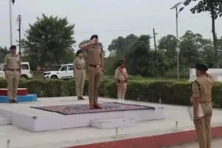 रुद्रपुर: ऊधमसिंहनगर जिले के एसएसपी मणिकांत मिश्रा ने रुद्रपुर की पुलिस लाइन में पुलिसकर्मियों की परेड कराई, घुड़सवारी भी की