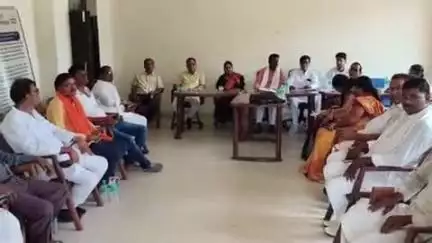 खड़गपुर: बुनियाद केंद्र सभागार में प्रखंड स्तरीय 20 सूत्री बैठक, जल संकट व बिजली कटौती का मुद्दा उठा