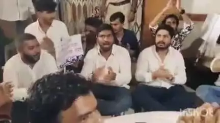 रायपुर: IGKV में NSUI ने किया अनोखा प्रदर्शन, परिसर में निकाली शव यात्रा