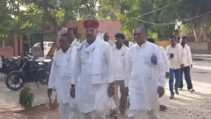 सूरतगढ़: बिजली, पानी और सफाई को लेकर कांग्रेस के धरने का मामला, उपखंड कार्यालय में एसडीएम से वार्ता के बाद धरना किया स्थगित