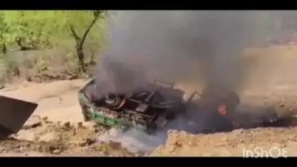 कराहल: कराहल में निर्माणाधीन पुलिया के पास पलटा ट्रैक्टर, आग लगने से जलकर खाक