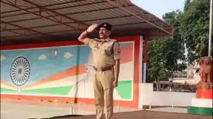 बुलंदशहर: वरिष्ठ पुलिस अधीक्षक ने शुक्रवार को परेड की सलामी ली, निरीक्षण कर दिए दिशा निर्देश