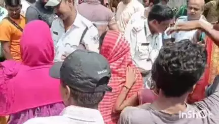 বালি-জগাছা: বেহাল রাস্তার মেরামতির দাবিতে পথ অবরোধ হাওড়ার বেনারস রোড এলাকায়#jansamasya