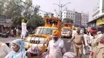 ਅੰਮ੍ਰਿਤਸਰ 2: ਗੁਰੂ ਹਰਗੋਬਿੰਦ ਸਾਹਿਬ ਜੀ ਵੱਲੋਂ ਪਹਿਲੇ ਯੁੱਧ ਫਤਿਹ ਕਰਨ ਦੀ ਯਾਦ ਵਿੱਚ ਗੁਰਦੁਆਰਾ ਸ਼ਹੀਦਗੰਜ ਸਾਹਿਬ ਤੋਂ ਕੱਢਿਆ ਨਗਰ ਕੀਰਤਨ