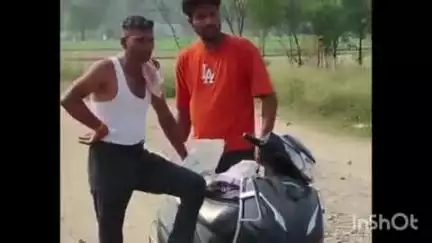 कोल: लोधा में दो पक्षों के बीच तमंचा और लाठी-डंडे लेकर विवाद का वीडियो हुआ वायरल, एक-दूसरे को धमकी देते नजर आए दोनों पक्ष