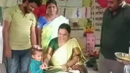యర్రగొండపాలెం: పెద్దారవీడు మండలంలో అంగనవాడి కేంద్రాల వద్ద సిడిపిఓ కమల కుమారి ఆధ్వర్యంలో అక్షరాభ్యాసం