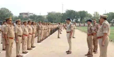 बागपत: SP ने परेड की सलामी लेकर पुलिस लाइन बागपत का निरीक्षण किया, जवानों को स्वस्थ रहने के लिए दौड़ लगवाई