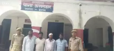 ताखा: ऊसराहार थाना अध्यक्ष बलराम मिश्रा ने माहौल खराब करने वाले चार अभियुक्तों को किया गिरफ्तार, भेजा न्यायालय