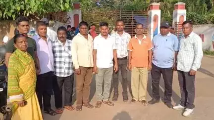 ଢେଙ୍କାନାଳ ସଦର: ଛଟେଇ ଗୃହରକ୍ଷୀ ସଂଘ ପକ୍ଷରୁ ଗୃହରକ୍ଷୀ ଲିଖିତ ପରୀକ୍ଷାକୁ ବର୍ଜନ, ରିର୍ଜବ ପୋଲିସ ପଡ଼ିଆଠାରେ ଏସପିଙ୍କୁ ଦାବିପତ୍ର
