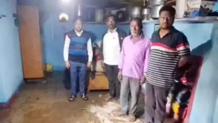 ಬಸವಕಲ್ಯಾಣ: ಜನವಾಡಾ ಗ್ರಾಮದಲ್ಲಿ ಗುಡುಗು, ಮಿಂಚು ಸಹಿತ ಸುರಿದ ಭಾರಿ ಮಳೆ; ನಾಲ್ಕು ಮನೆಗಳಿಗೆ ನೀರು ನುಗ್ಗಿ ಅಪಾರ ಹಾನಿ