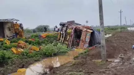 ಅಥಣಿ: ಪಟ್ಟಣದ ಹೊರವಲಯದಲ್ಲಿ ಭೀಕರ ರಸ್ತೆ ಅಪಘಾತ ಮೂವರು ಸಾವು
