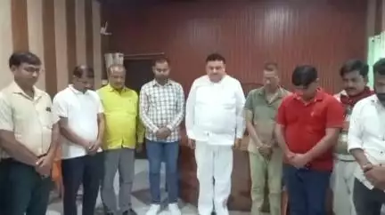 बांसडीह: बांसडीह कस्बे में नगर अध्यक्ष सुनील सिंग बब्लू ने अहमदाबाद प्लेन क्रैश में जान गंवाने वालों के लिए दी श्रधांजलि