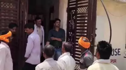 छतरपुर नगर: हीरापुर बस स्टैंड पर रोड पार करते समय अज्ञात वाहन ने महिला को टक्कर मारी, मौत