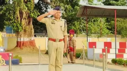 गोंडा: रिजर्व पुलिस लाइन में साप्ताहिक परेड ग्राउंड का निरीक्षण SP विनीत जायसवाल ने किया, CO लाइन को दिए निर्देश