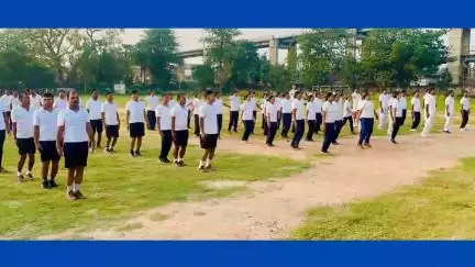 पुलिस केंद्र, सारण में पी०टी० एवं परेड का आयोजन